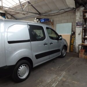 Citroen Berlingo 2009 to 2019 o/s front fixed side window in green tint